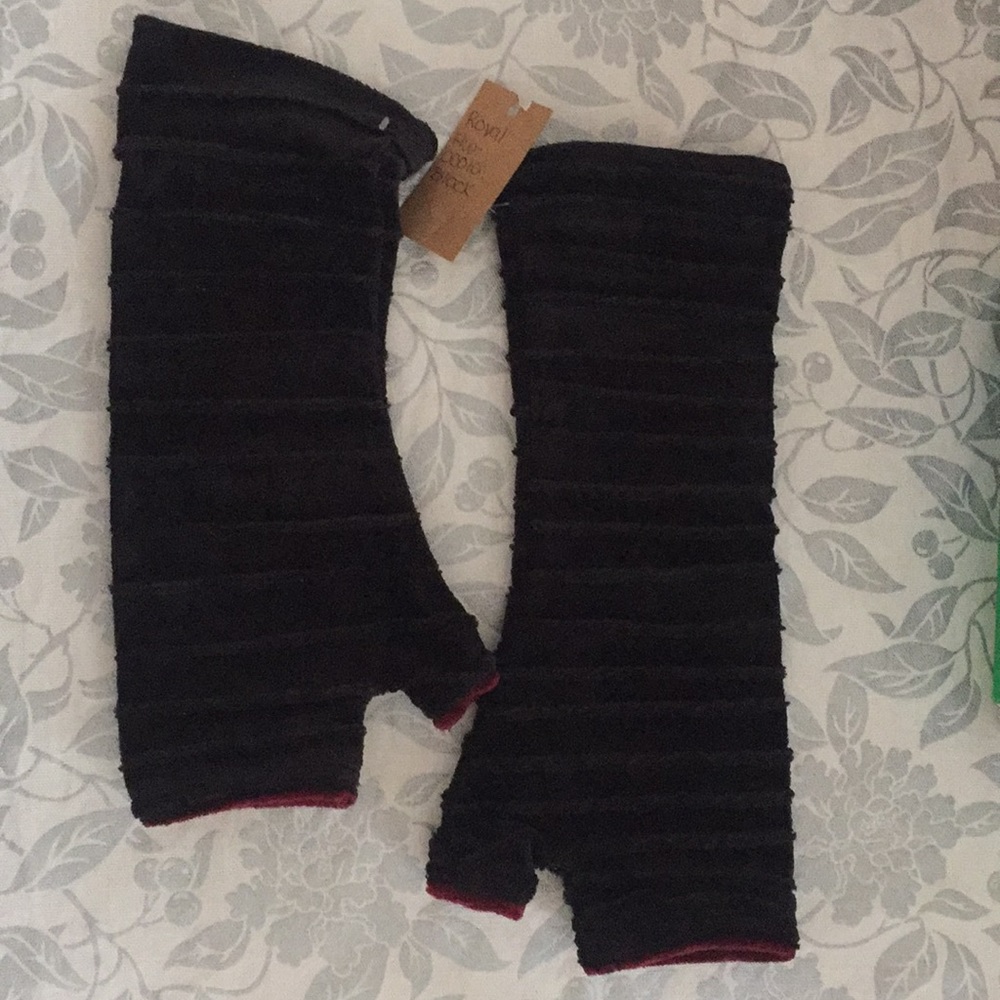 Fingerless gloves